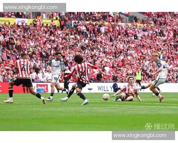 前桑德兰球员：签约黑猫时，规定我如果去了太空合同就会失效